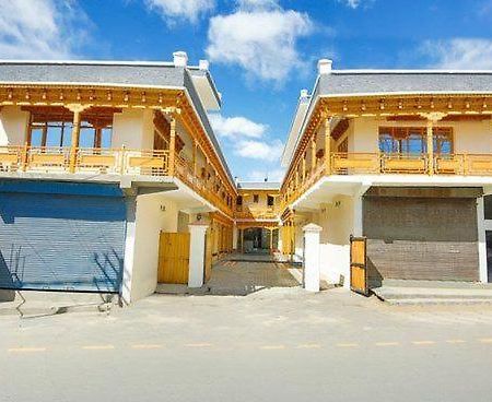 Hotel Dimbir Regency Leh Buitenkant foto