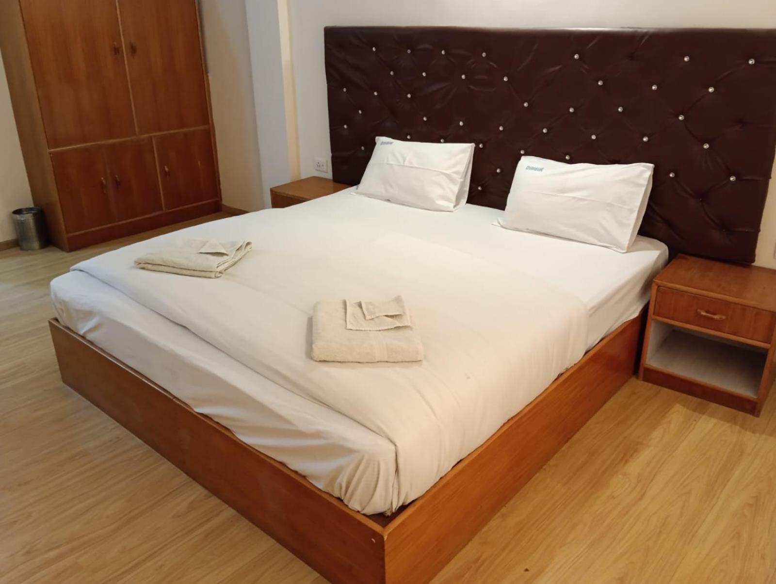 Hotel Dimbir Regency Leh Buitenkant foto